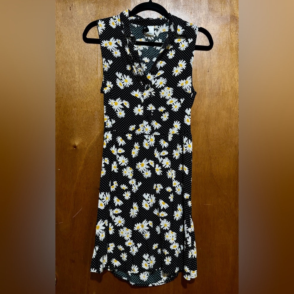 Sleeveless Black Dress with White Daisy Print